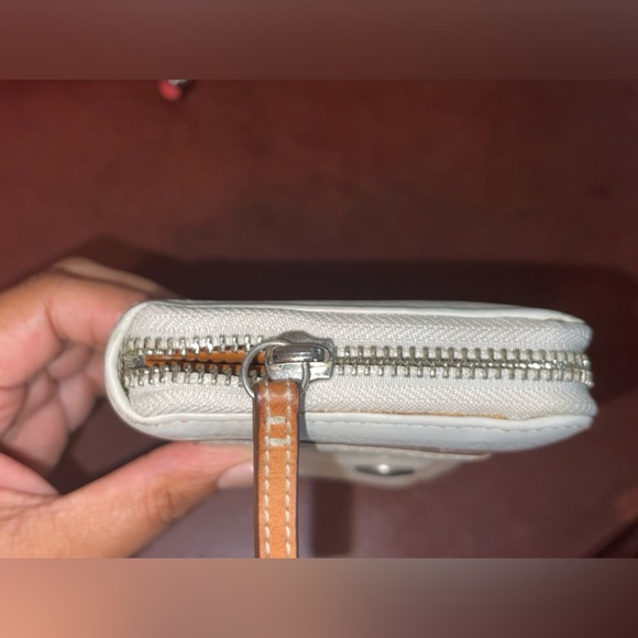 Coach Chelsea Pebbled Accordion Zip Around Wallet Parchment F40596 EUC - Picture 7 of 8